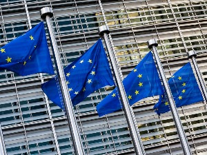 ЕУ тражи од Приштине дужи прелазни период за пререгистрацију