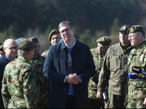 Вучић: Зар да допустимо да нам неко шпијунира касарне, обавестићу јавност о свим притисцима