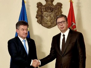 Вучић се састао са Лајчаком 