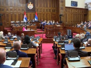 Захтев опозиције да се казни посланик СНС-а због сексуалних алузија и вређања народних посланица