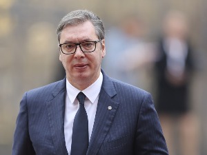 Председник Вучић у дводневној посети Француској, састаје се са Макроном