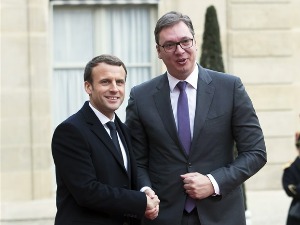 Вучић се састао са Макроном у Јелисејској палати