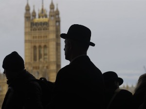 По кулоарима британског парламента шири се листа посланика силеџија и сексуалних преступника