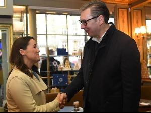 Вучић се у Паризу састао са председницом Мађарске