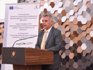 Роде: Апсурдно ризиковати насилну конфронтацију због таблица