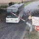 Није воз бицикл, упозоравају машиновође – опасно играње са давањем гаса преко пружних прелаза
