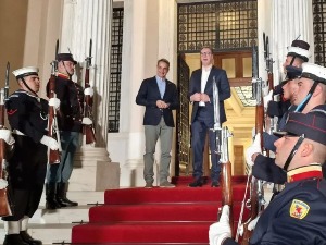 Вучић се састао са Мицотакисом у Атини