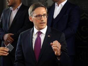 САД: Курти да одложи примену одлуке о таблицама