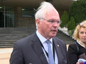 Хил после састанка са Вучићем: Једино конструктиван приступ води решењу