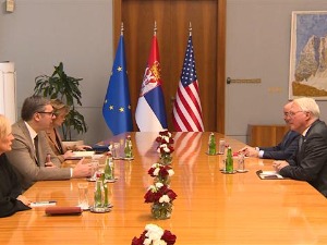 Вучић са Хилом: Снажно ангажовање САД на смиривању тензија на КиМ 