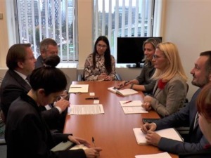 Мишчевићева са Вархељијем о напретку Србије на путу ка ЕУ