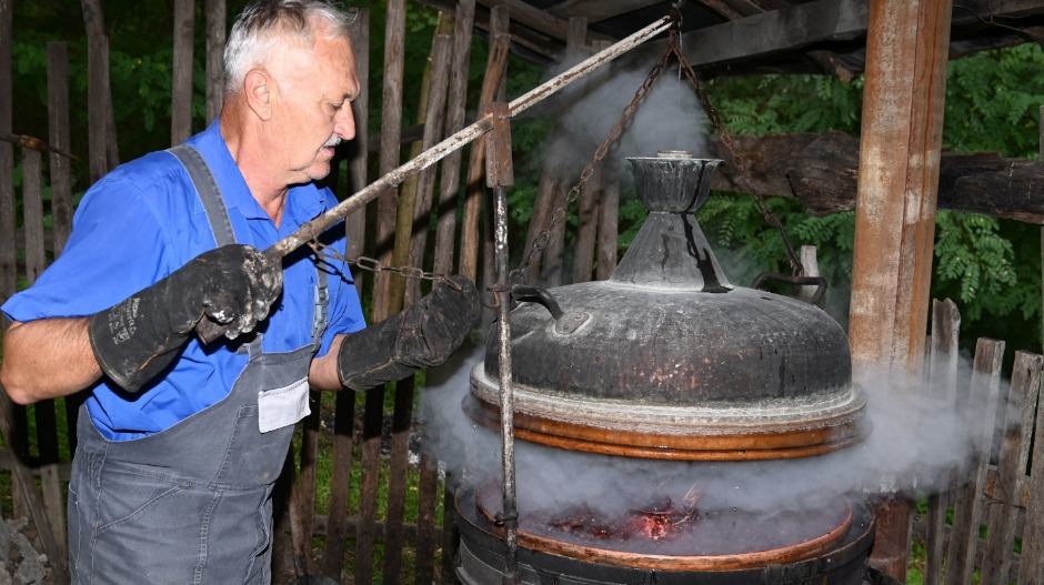 Шљивовица уписана на Унескову Репрезентативну листу нематеријалног културног наслеђа човечанства