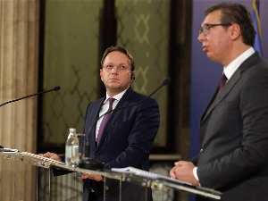 Вучић и Брнабићева данас са Вархељијем