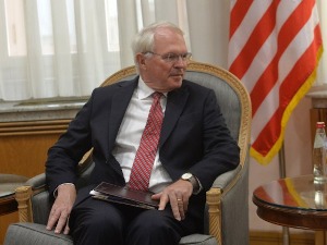 Хил: Договорено мора да се примени, Срби на КиМ треба да знају да ће њихова права бити заштићена