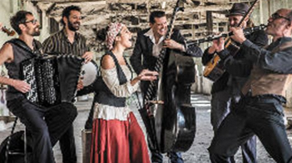 Barcelona Gipsy Balkan Оrchestra, 1. део