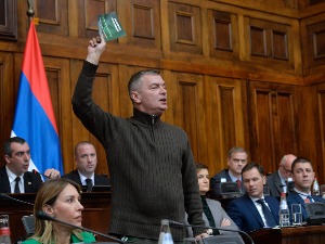 Ћута делио летке, Брнабићева му рекла да је могао да штампа на рециклираном папиру