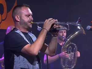  Звучни зид - Дејан Петровић 