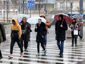 И данас киша, не заборавите кишобран