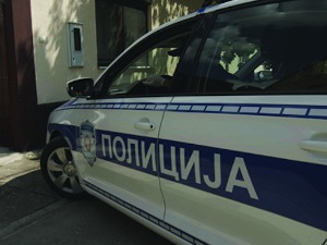 Ухапшен због напада на супругу, таста и сина