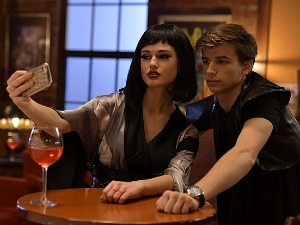 Запрати ме: Скинуте маске