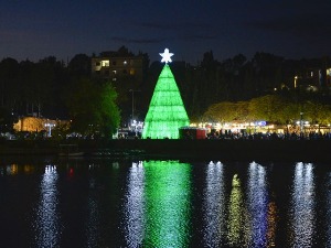 Обиђите планету у новогодишњем издању: јелка од пластичних флаша у Либану