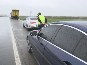 Возе као на рели-стазама, полицијски пресретач се креће и брже да би снимио прекршај