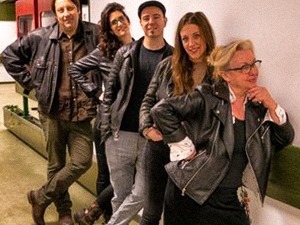Документарне ФусНоте: Подизачи гвоздене завесе 