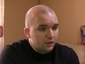 Син Дејана Пантића испред базе код Јариња: Покушали смо да видимо или чујемо оца, нису нам дали