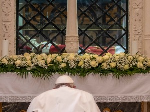 Тело Бенедикта XVI од понедељка у базилици Светог Петра, очекују се хиљаде верника