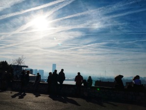 Мало свежије, али температуре и даље изнад просека