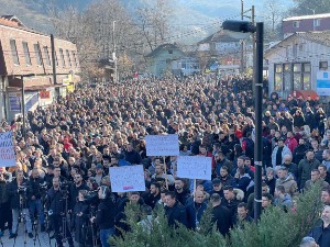 Протест у Штрпцу после напада на српску децу; Месец дана притвора осумњиченом за покушај убиства