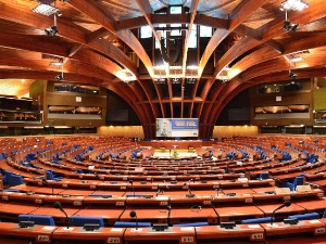 Похвале ПС Савета Европе Србији у више области, позив да се реши проблем притиска на медије