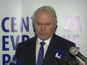 Хил: Србија почела да плаћа превисоку цену за уздржаност по питању санкција Русији