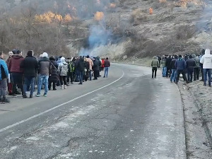 Други дан протеста Срба у Дрену; ЕУ тражи да се поштују права власника имања