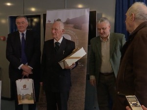 Даривање песника песнику – прилог Матије Бећковића за споменик Петру Пајићу на Повлену 