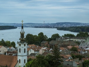 Топло, уз смену сунца и облака очекује се слаба киша