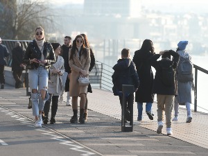 Облачно и хладније, понегде слаба киша