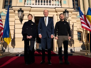 Бајден у Кијеву обећао нову помоћ; Зеленски: Хвала на посети и за оружје
