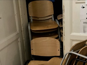Студенти Архитектонског факултета у Београду столицама блокирали амфитеатре због повећања школарине