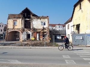 Квадратура круга: Глина још чека обнову