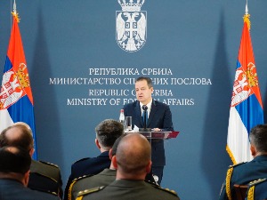 Вучевић и Дачић: Не извозимо оружје ни у Русију ни у Украјину