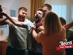 Јелен пиво части: Персонализоване гајбе за нове тате