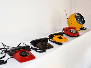 Широм затворених очију: Шта рече?!