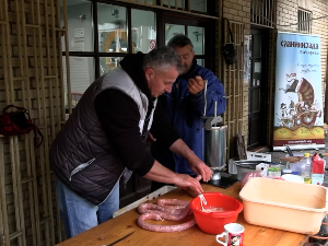  Како у Качареву негују традицију припреме хране за зиму на некадашњи Дан републике
