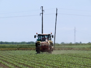 За пољопривреднике предвиђена обука за коришћење средстава за заштиту биља