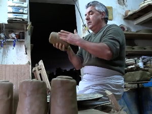 По чему је посебна пиротска грнчарија