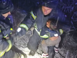 Аутомобил слетео у кањон Ибра код Тутина – погинула трудница, отац и дете спасени