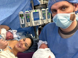 Родила две девојчице за два дана, чудесан порођај жене са две материце