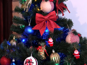 Празник породице и љубави: Већина хришћана слави Божић