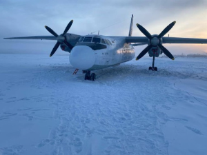 Руски авион са 30 путника грешком слетео на залеђену реку